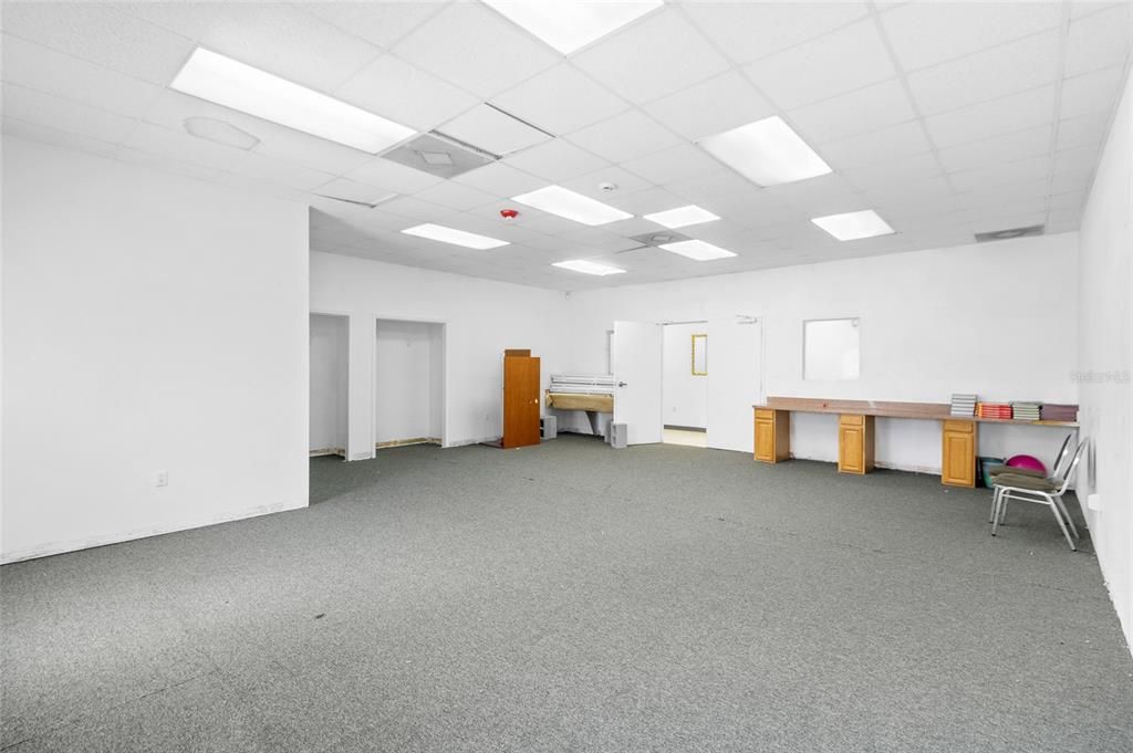Empty room, Interior, Recessed Lighting