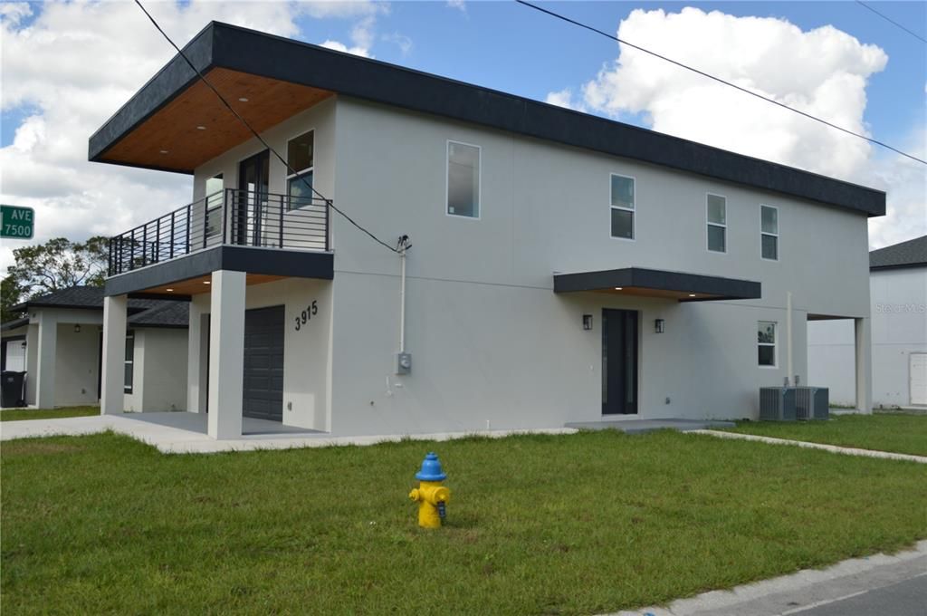 Attached, Backyard, Exterior, Facade, Modern