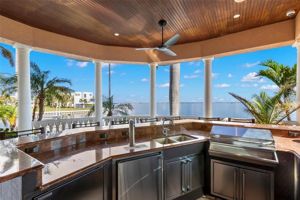 Exterior, Outdoor Kitchen, Recessed Lighting, Water