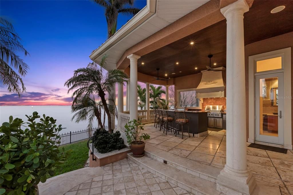 Exterior, Outdoor Kitchen, Water