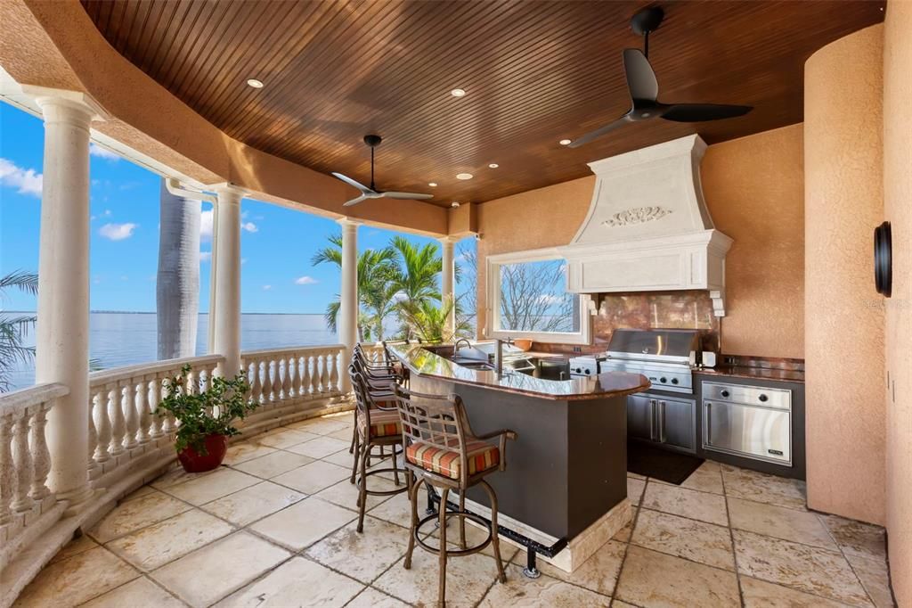 Exterior, Outdoor Kitchen, Recessed Lighting, Water