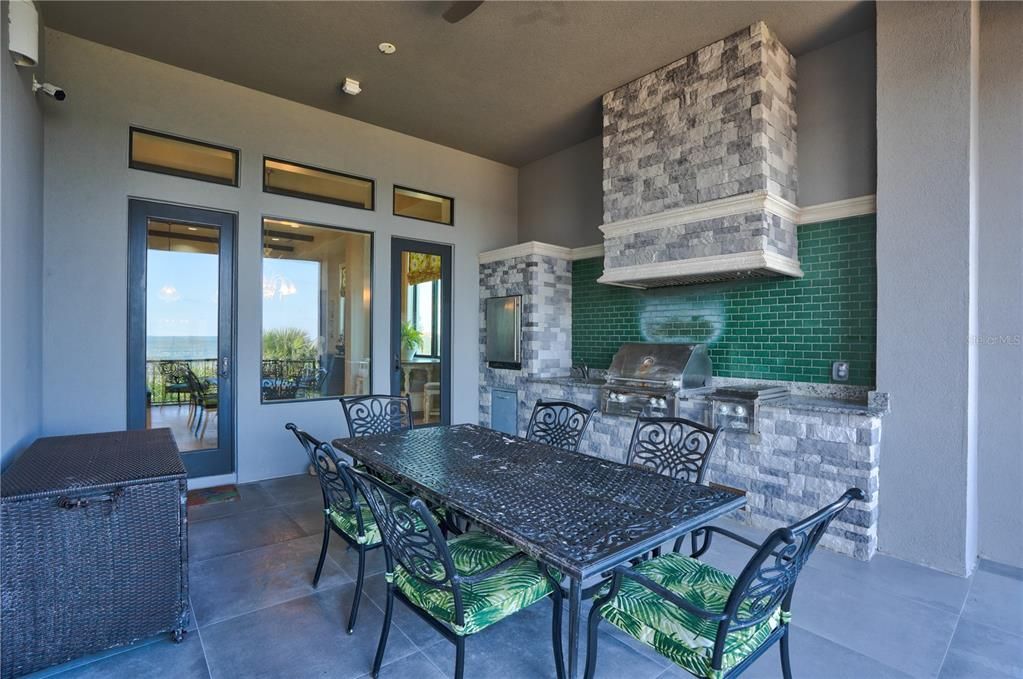 Exterior, Outdoor Kitchen, Water