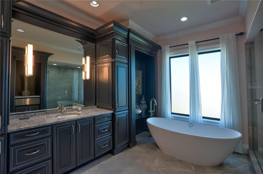 Bathroom, Dual Sink Vanities, Free Standing Baths, Interior, Recessed Lighting