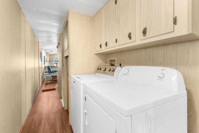 Interior, Washer, Wood Texture Flooring