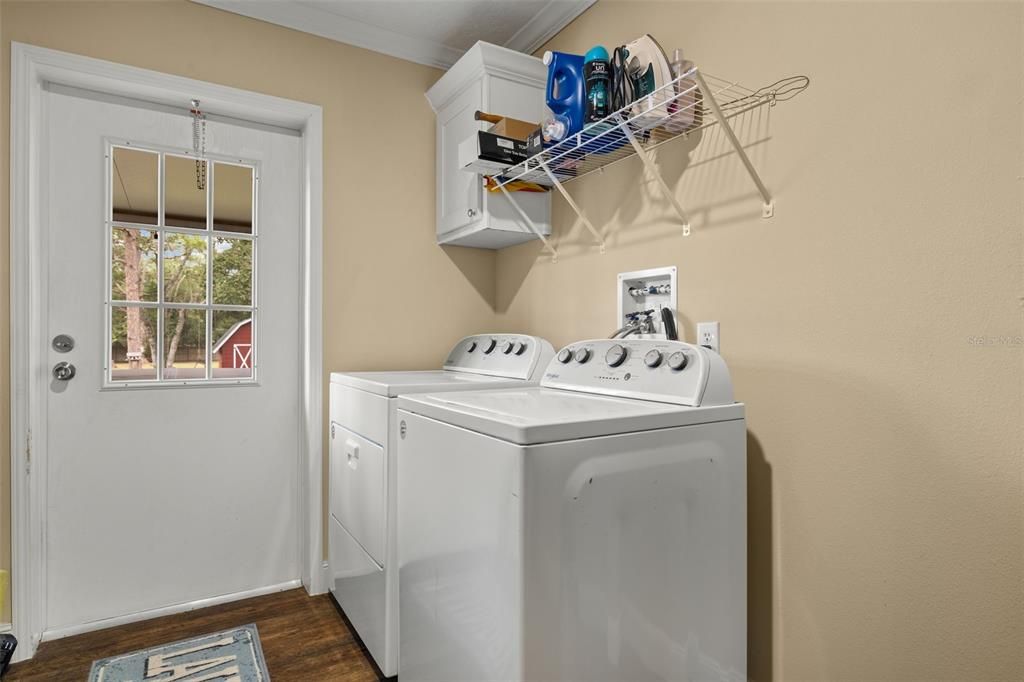 Interior, Washer, Wood Texture Flooring