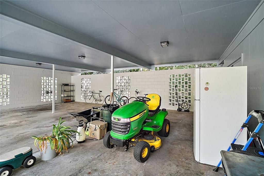 Garage, Interior