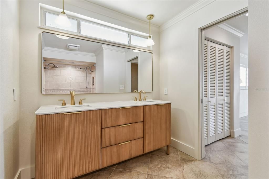 Bathroom, Dual Sink Vanities, Interior, Pendant Lights