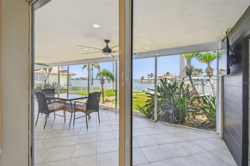 Dining room, Interior, Recessed Lighting, Water