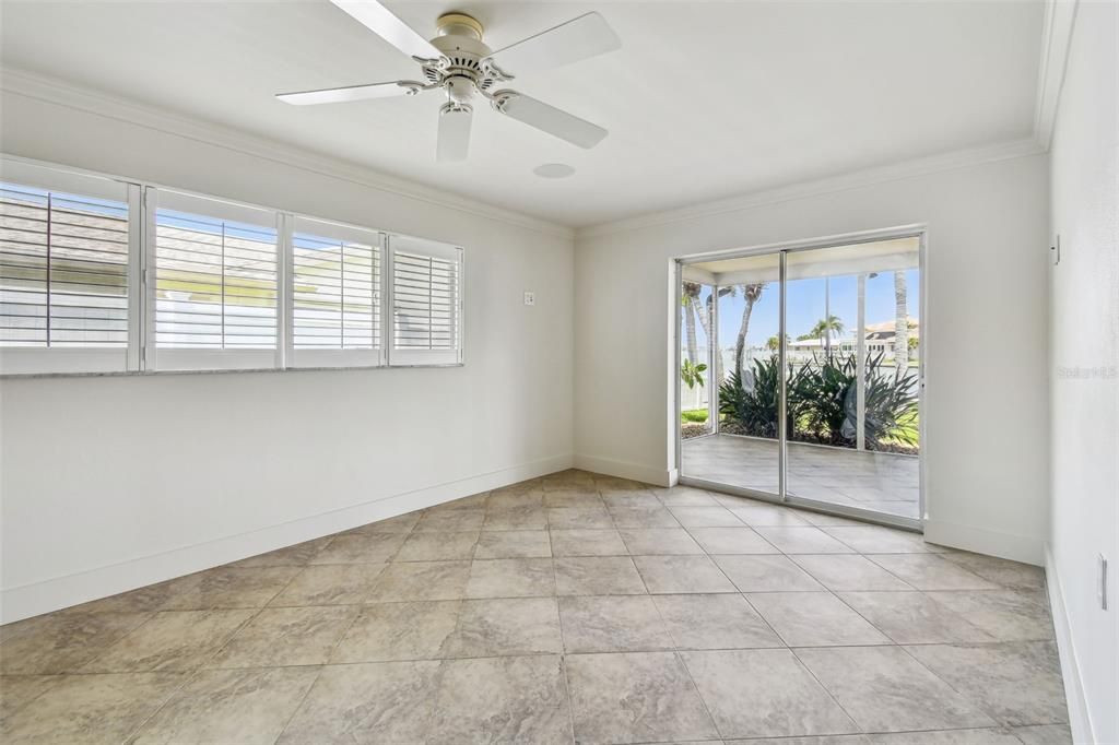 Empty room, Interior