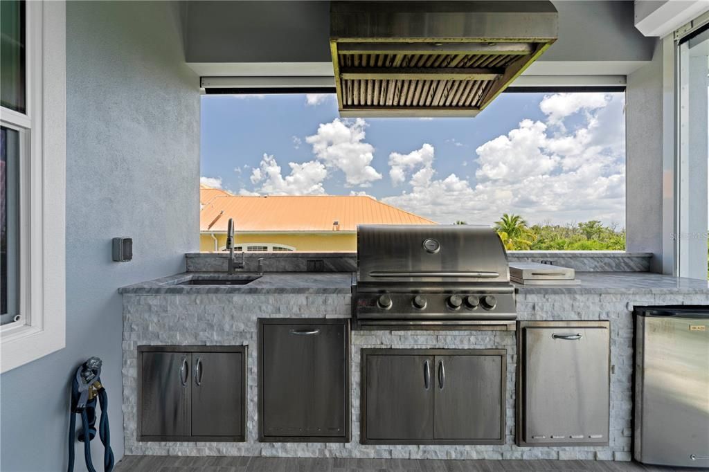Exterior, Outdoor Kitchen