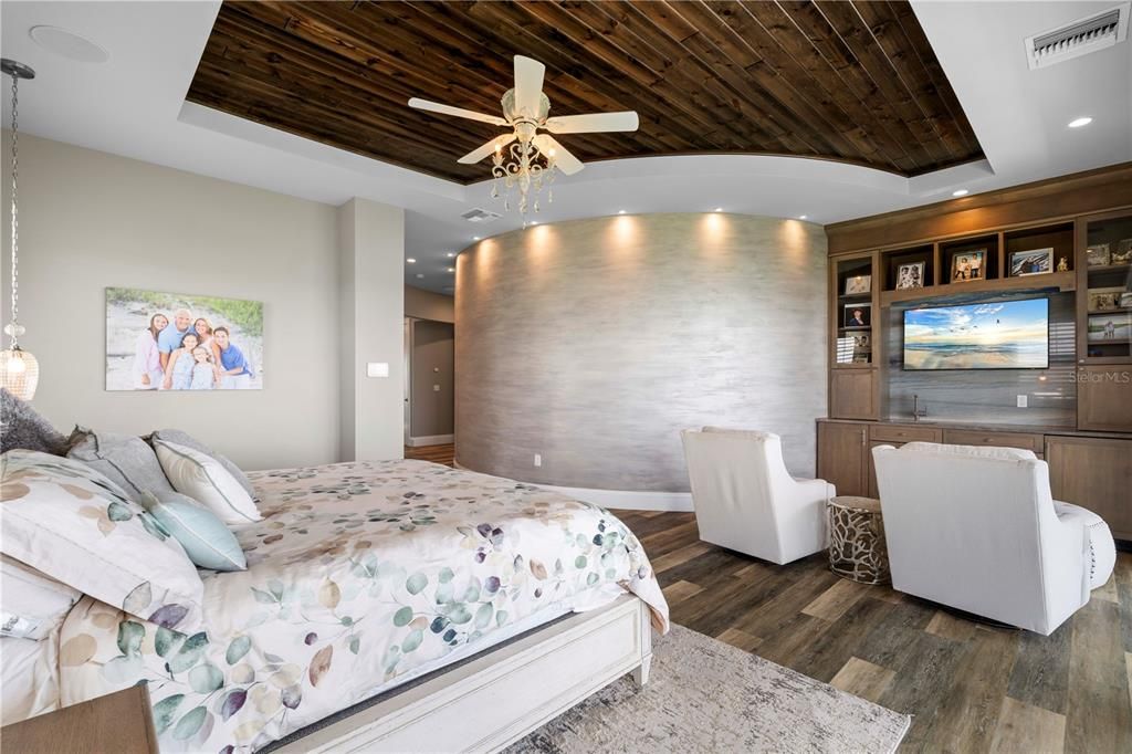 Bedroom, Interior, Recessed Lighting, Wooden Ceilings, Wood Texture Flooring