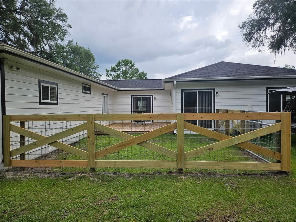 Backyard, Exterior