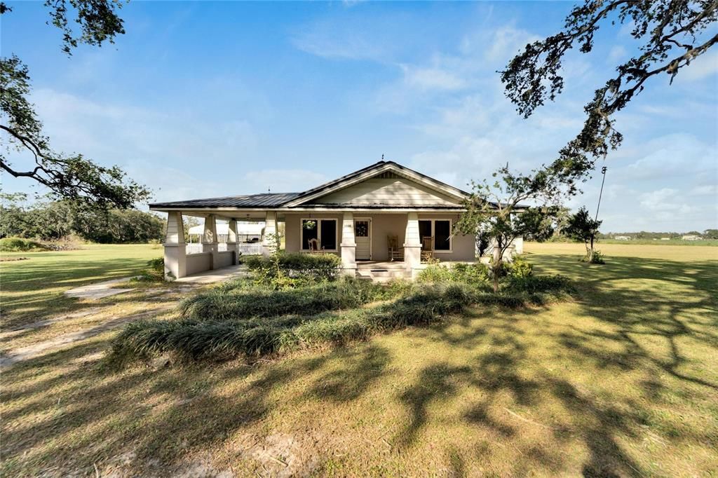 Backyard, Exterior, Facade, Ranch