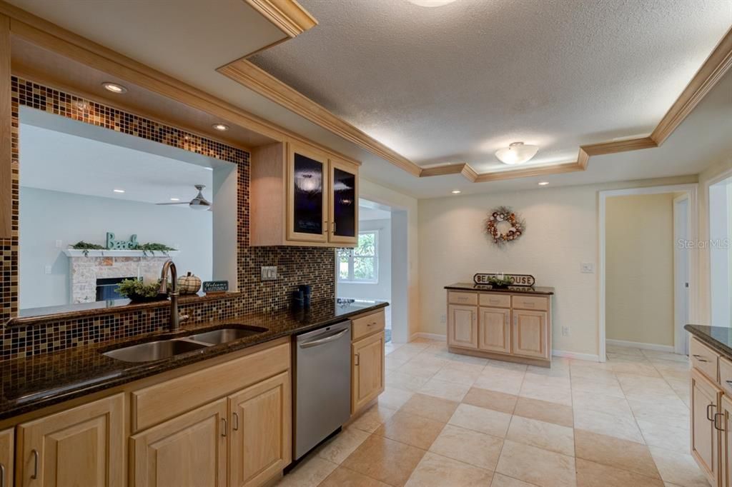 Fireplace, Interior, Kitchen, Recessed Lighting