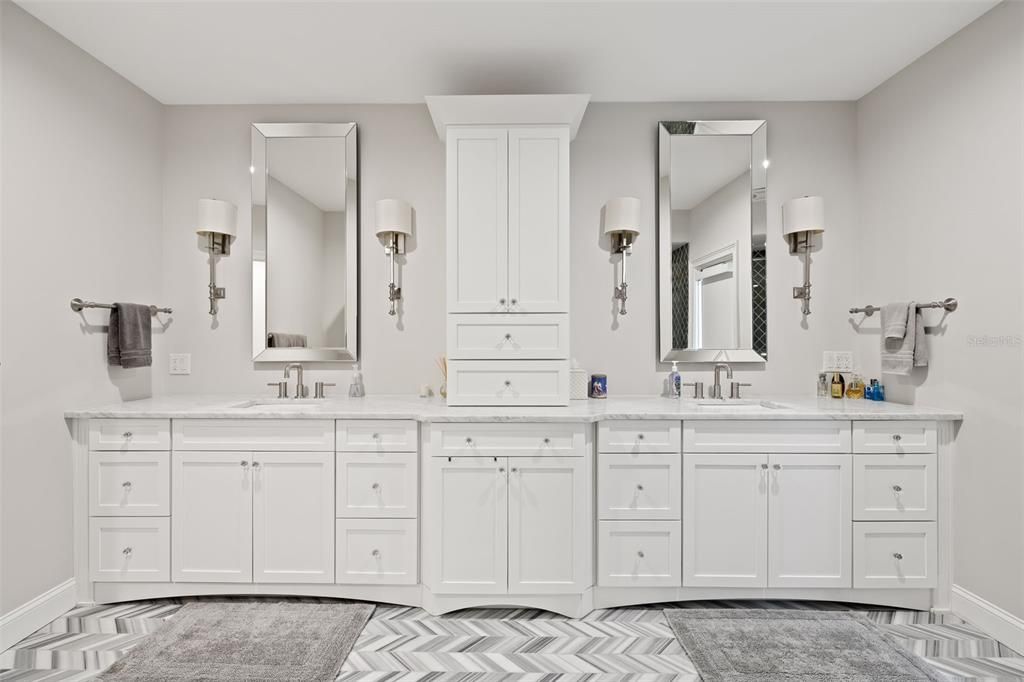 Bathroom, Dual Sink Vanities, Interior