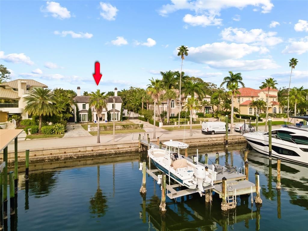 Exterior, Lake