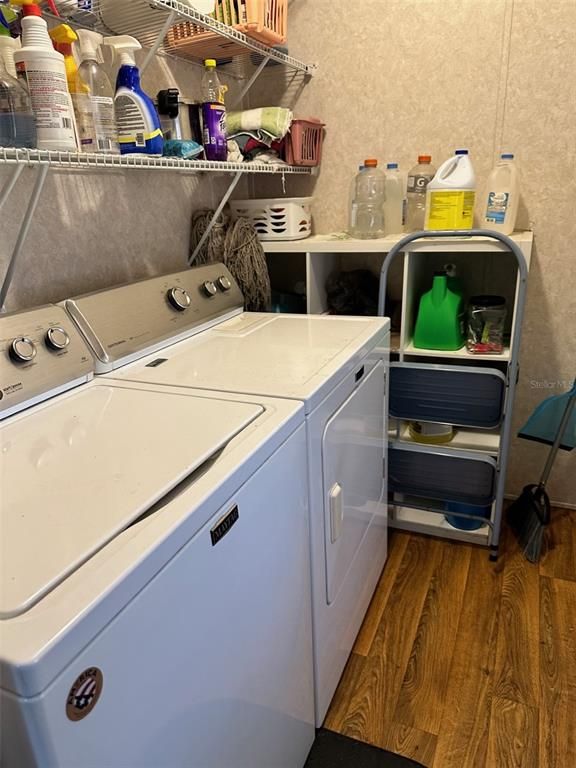 Interior, Washer, Wood Texture Flooring