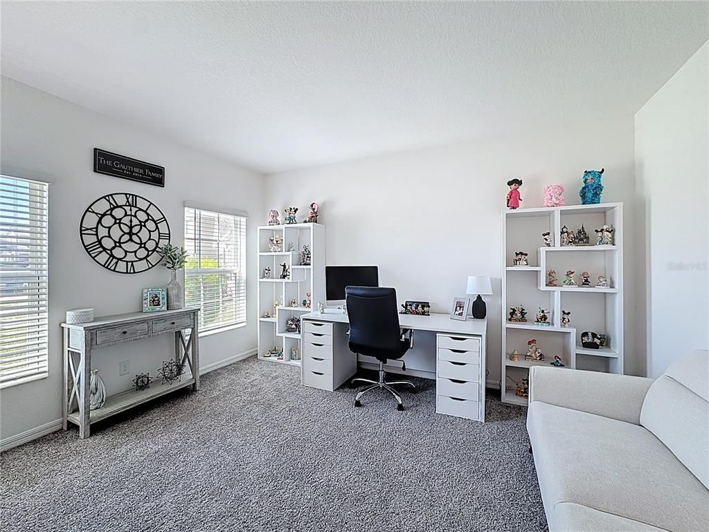 Home Office, Interior