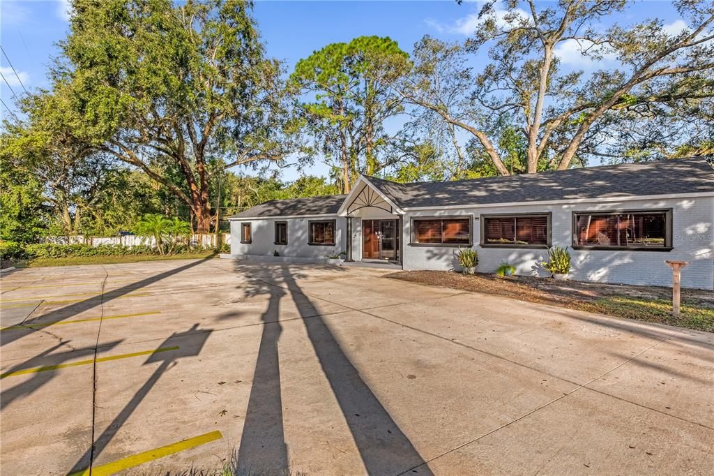 Exterior, Facade, Ranch