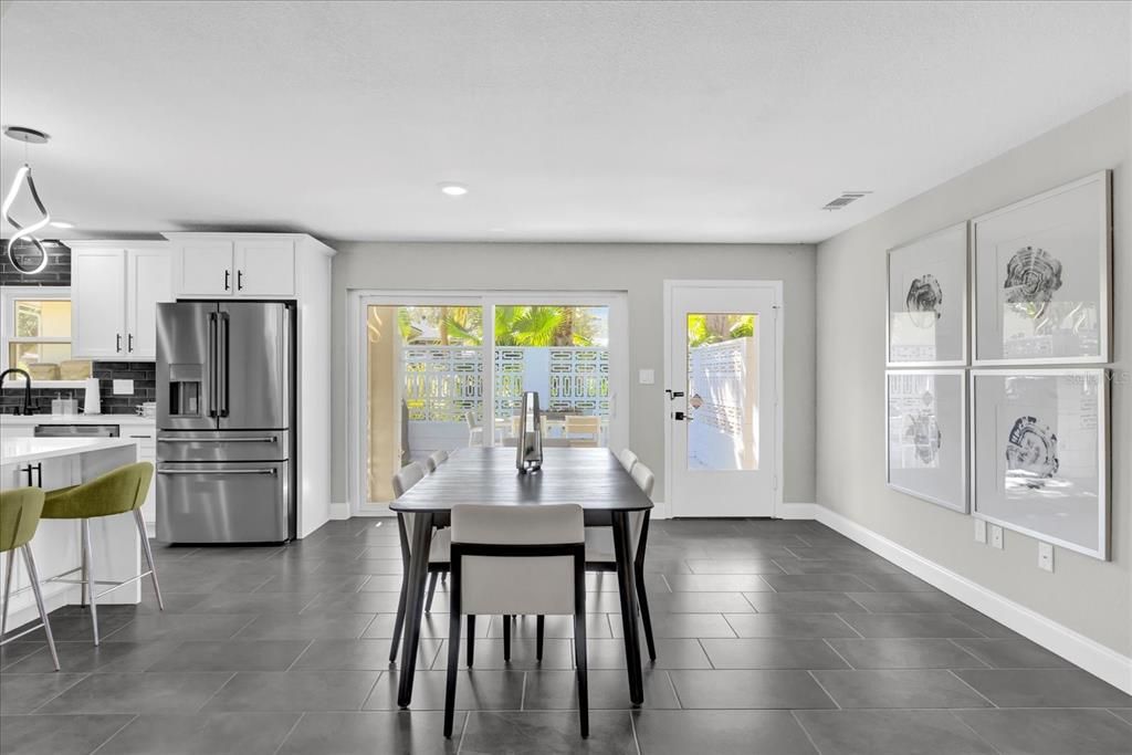 Dining room, Interior, Kitchen, Pendant Lights, Recessed Lighting, Stainless Steel Appliances