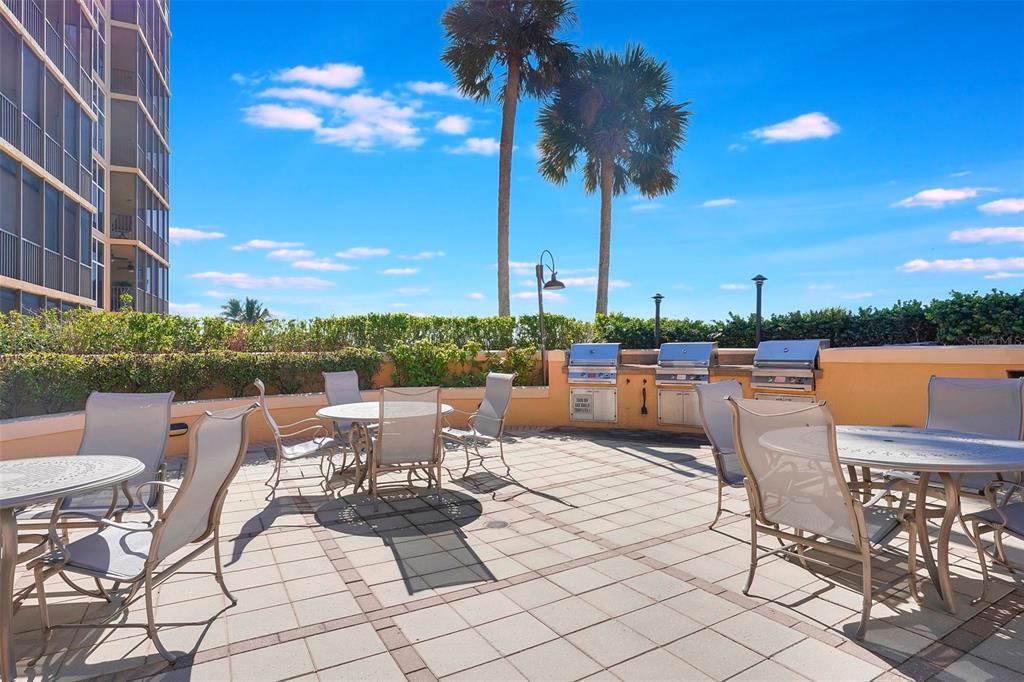Exterior, Outdoor Kitchen
