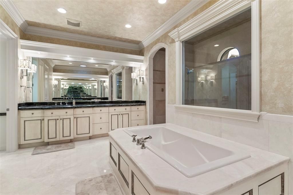 Bathroom, Dual Sink Vanities, Interior, Recessed Lighting