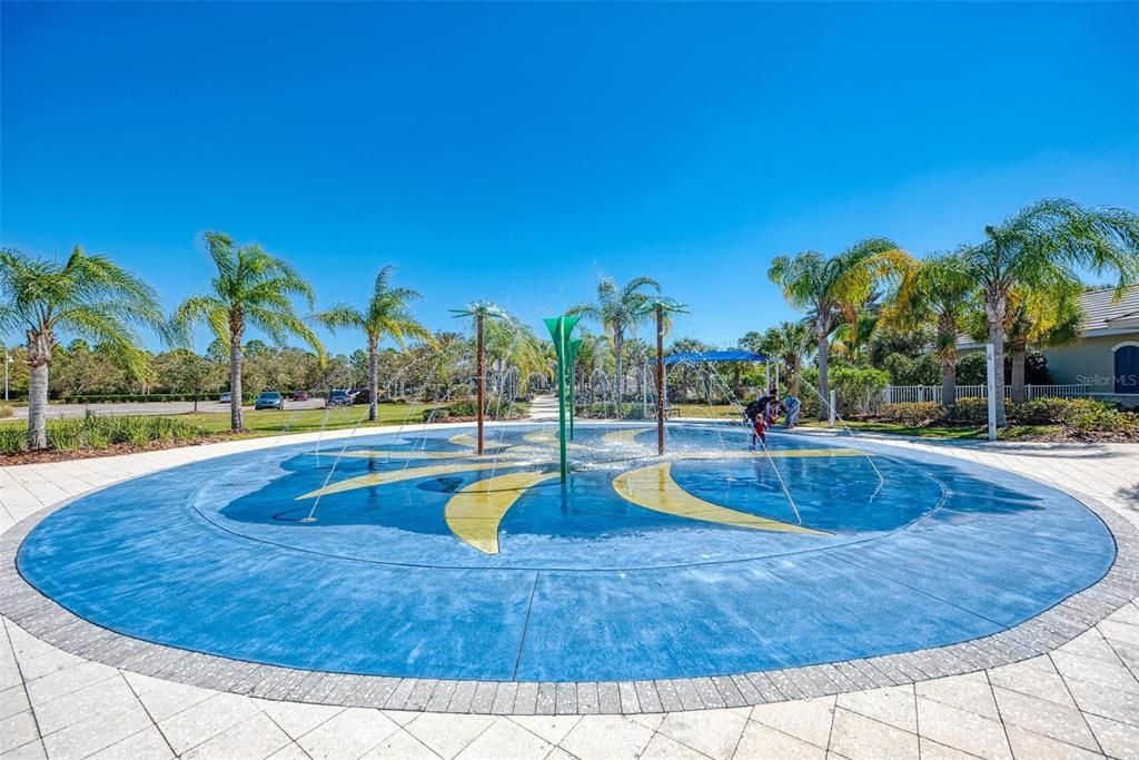 Exterior, Playground, Pool