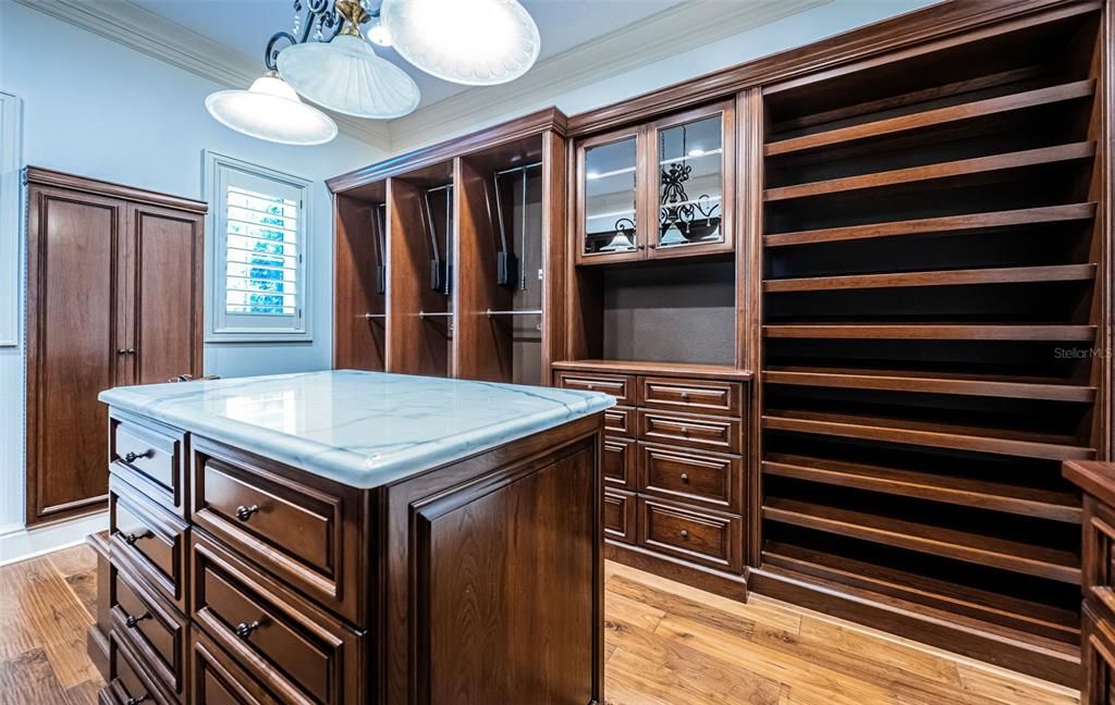 Interior, Pendant Lights, Walk-in Closets, Wood Texture Flooring