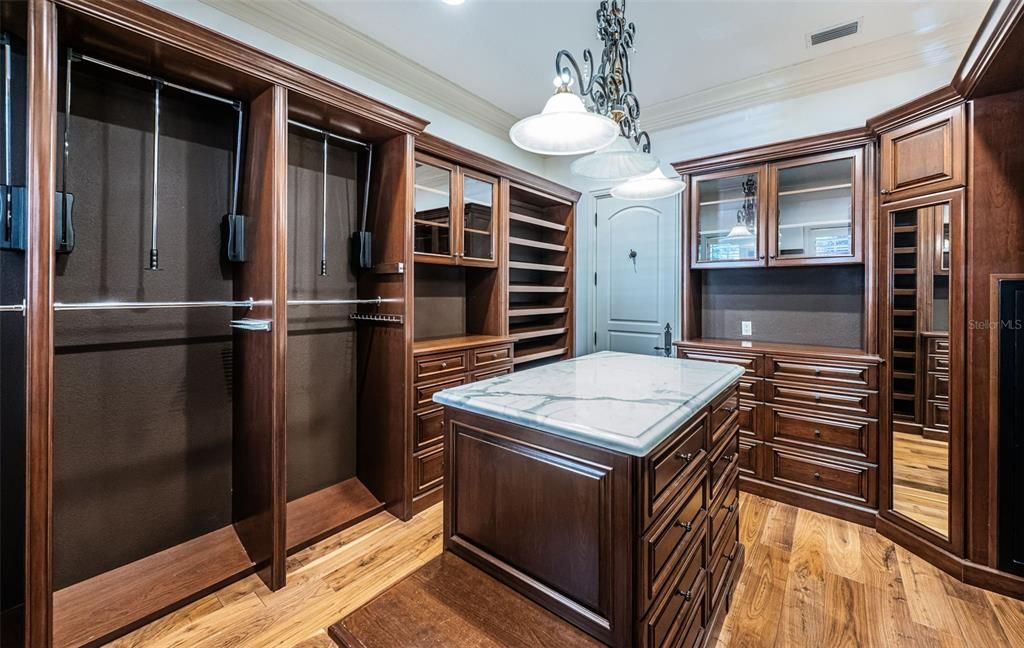 Interior, Pendant Lights, Recessed Lighting, Walk-in Closets, Wood Texture Flooring