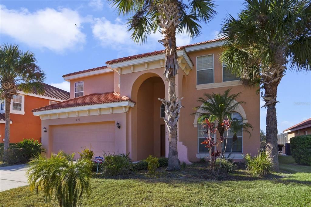Attached, Exterior, Facade, Mediterranean