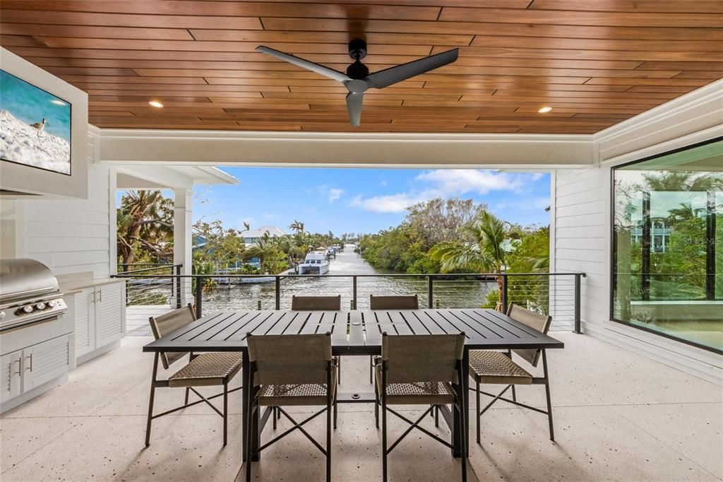 Exterior, Outdoor Kitchen, Water