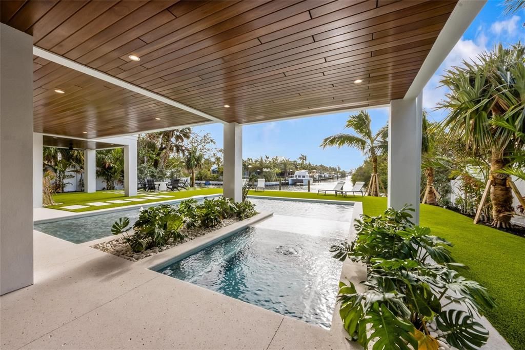 Exterior, Pool, Water