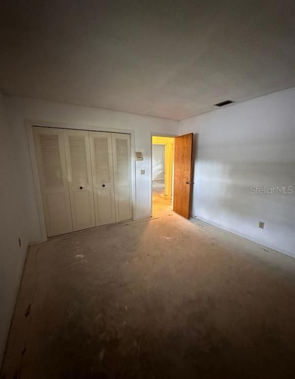 Empty room, Interior