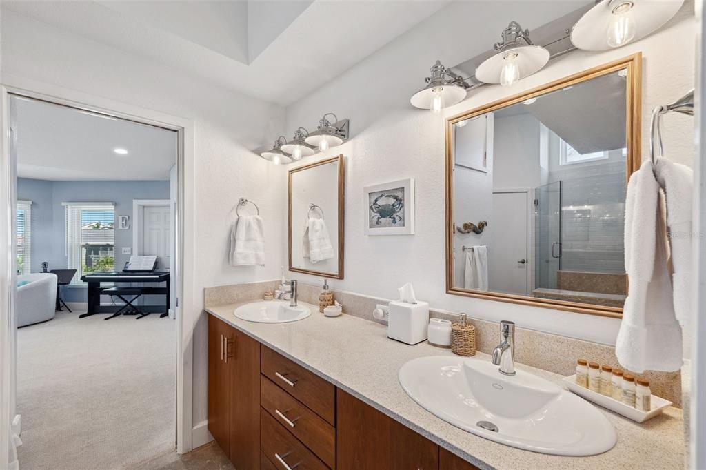 Bathroom, Dual Sink Vanities, Interior, Recessed Lighting