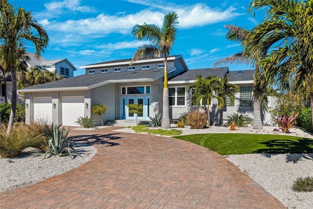 Attached, Exterior, Facade, Ranch