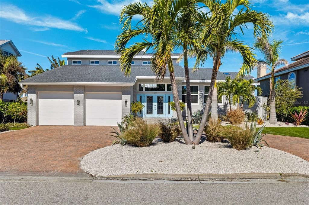 Attached, Exterior, Facade, Ranch