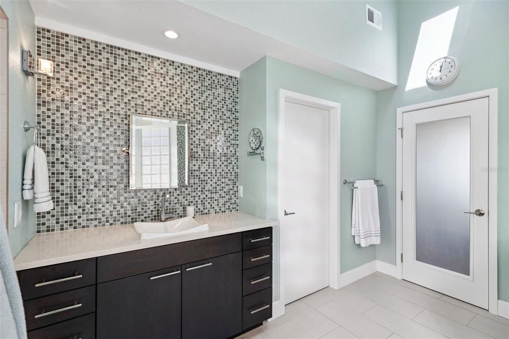 Bathroom, Interior, Recessed Lighting