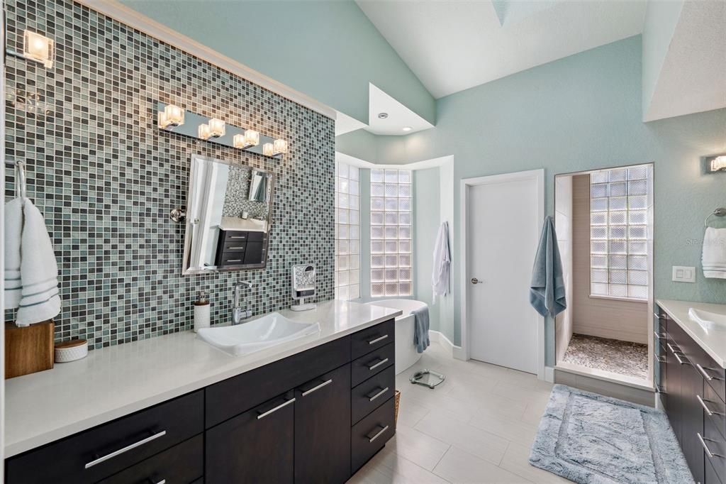 Bathroom, Dual Sink Vanities, Interior