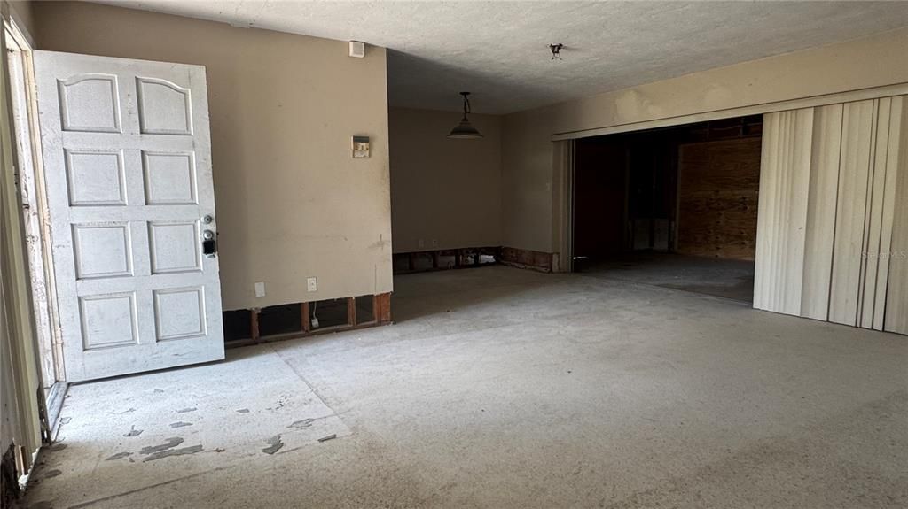 Empty room, Interior, Pendant Lights
