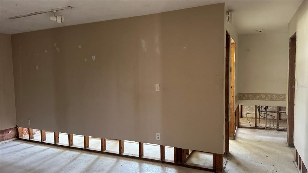 Empty room, Interior
