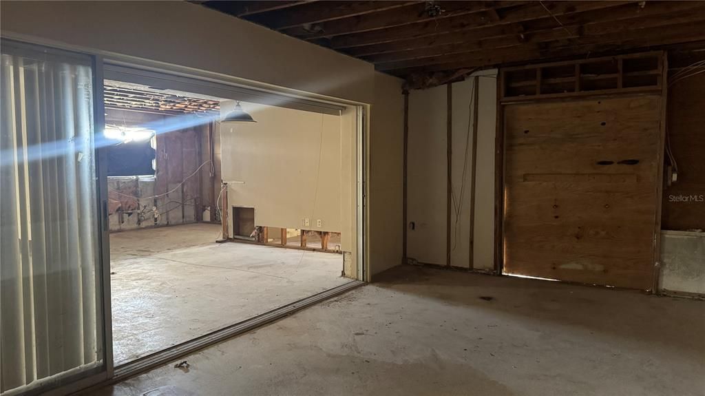 Empty room, Interior, Wooden Beams