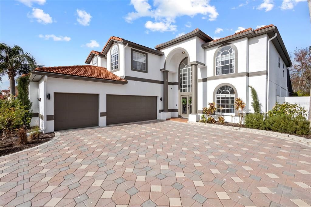 Attached, Exterior, Facade, Mediterranean