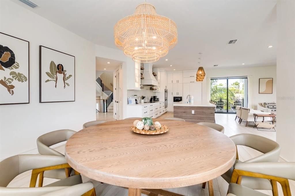 Chandelier, Dining room, Interior, Kitchen, Pendant Lights, Recessed Lighting, Wood Texture Flooring