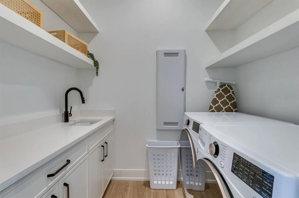 Interior, Washer, Wood Texture Flooring