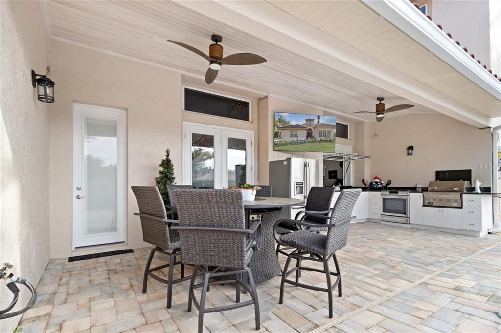 Exterior, Outdoor Kitchen
