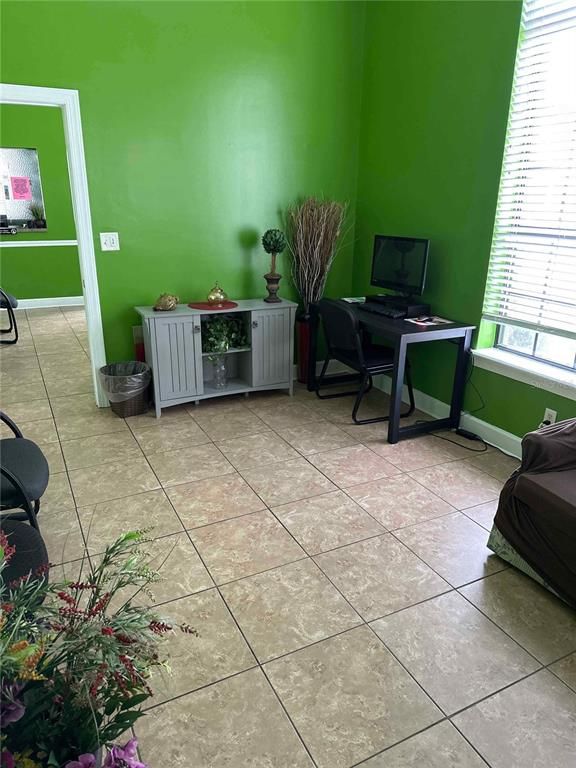 Home Office, Interior