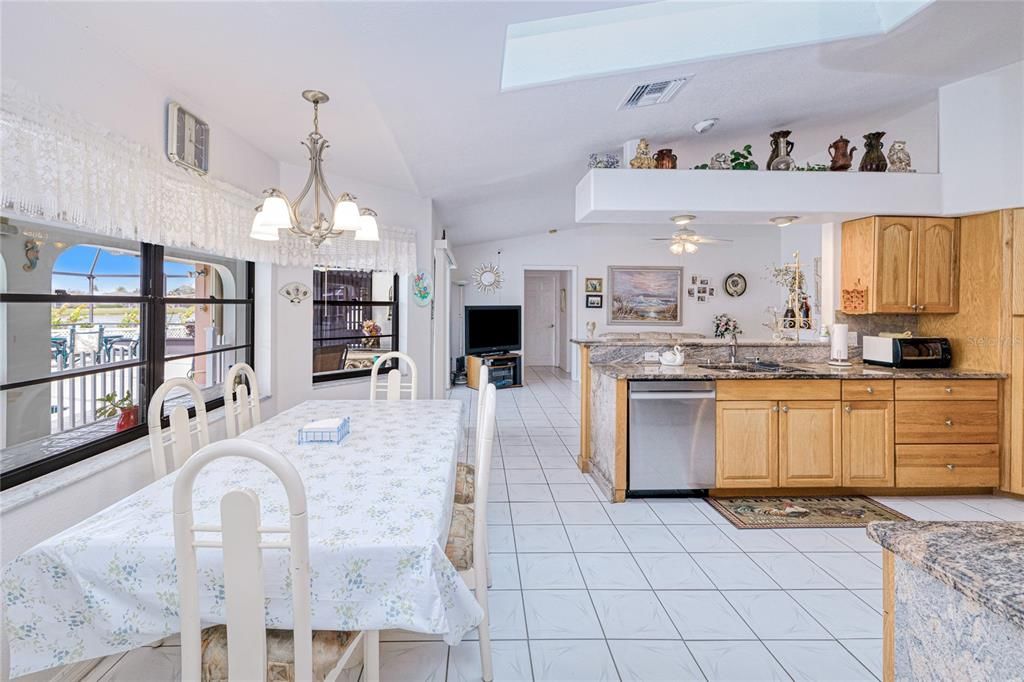 Dining room, Interior, Kitchen, Marble, Pendant Lights