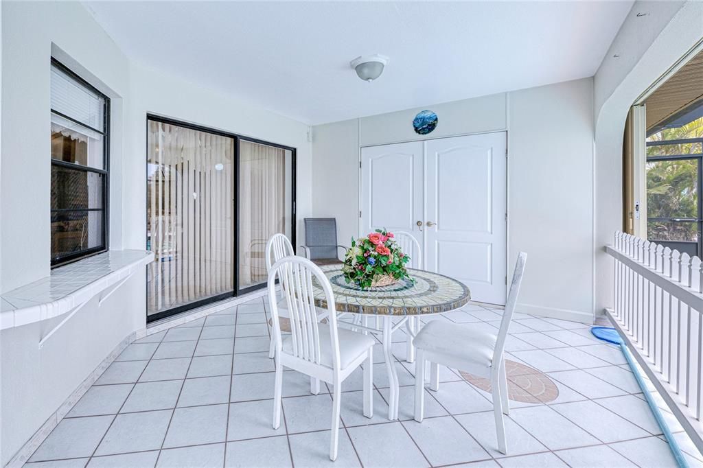 Dining room, Interior