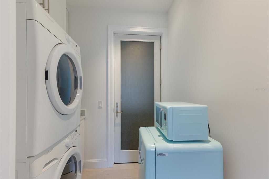 Interior, Utility Closets, Washer, Wood Texture Flooring