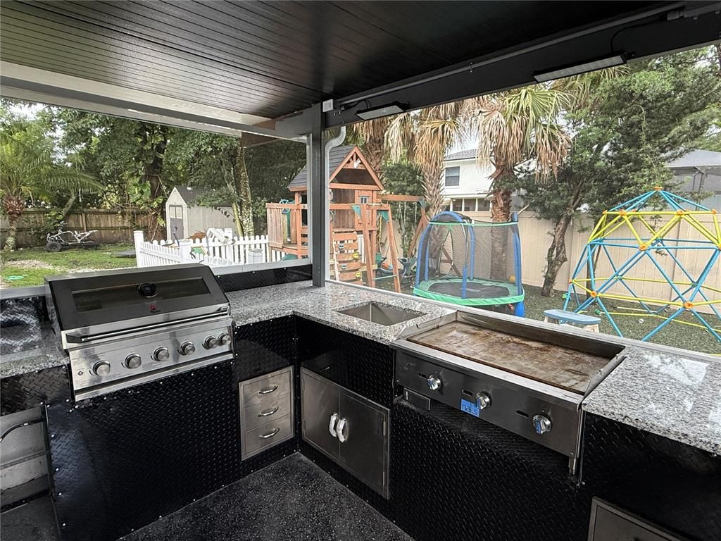 Exterior, Outdoor Kitchen